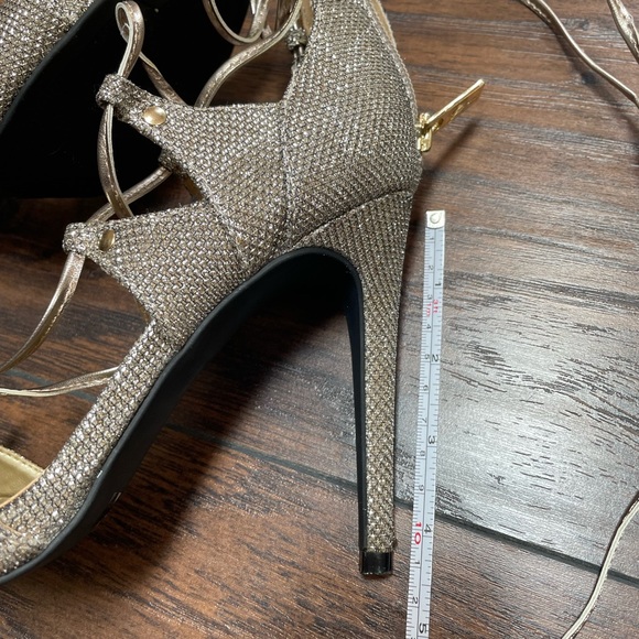 Women’s Guess Gold Fabric Heels - Picture 2 of 6